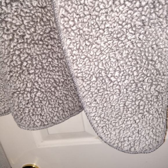 VS Pink gray Sherpa open front jacket, very gently used, M/L - Picture 10 of 13